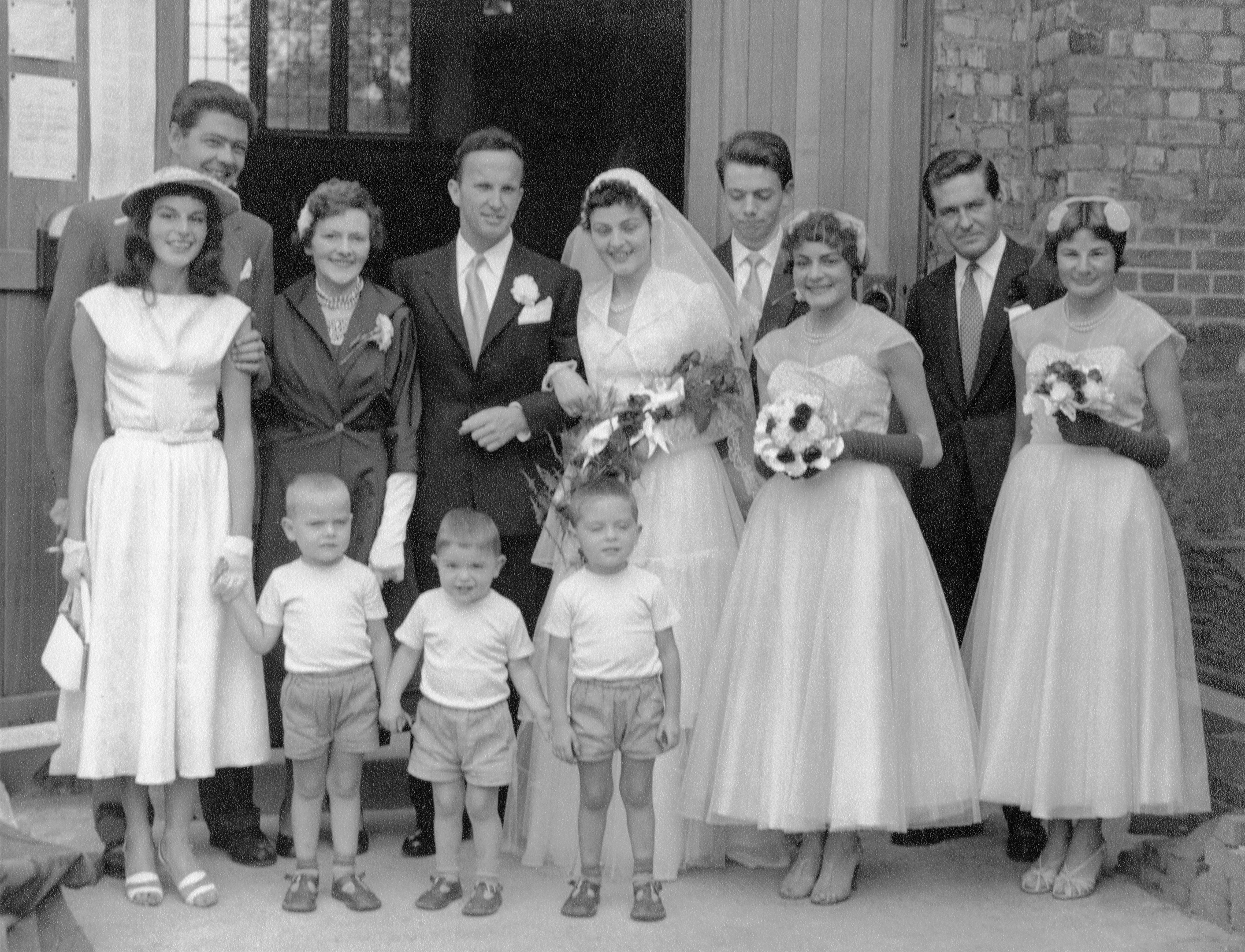 Mum and Dad wedding 12 600dpi grey hi on off off hi auto Eraser InPixio